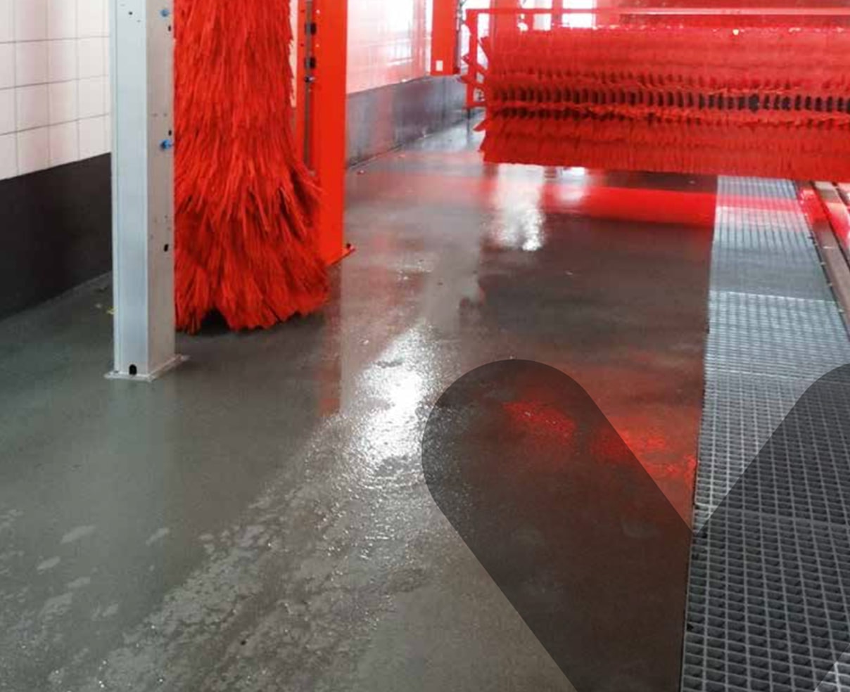 Bodenfläche in roter Waschstraße